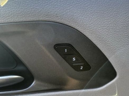 Used 2023 Chrysler Pacifica Touring-L image 24