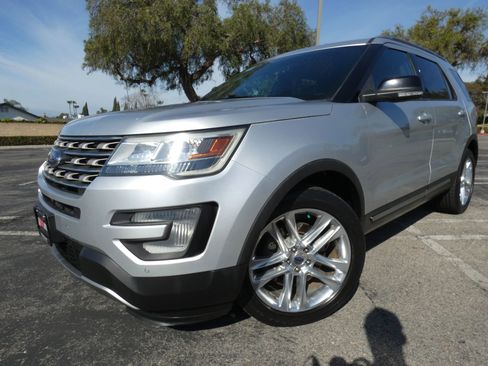 Used 2017 Ford Explorer XLT w/ Equipment Group 202A image 14