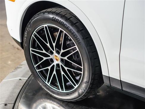 Certified 2025 Porsche Cayenne Coupe AWD/4WD image 15