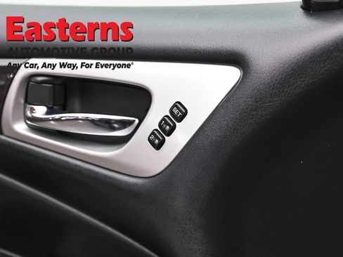 Used 2020 Nissan Pathfinder SL AWD/4WD image 24