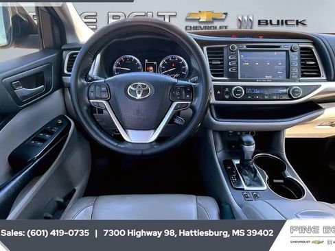 Used 2018 Toyota Highlander XLE image 5