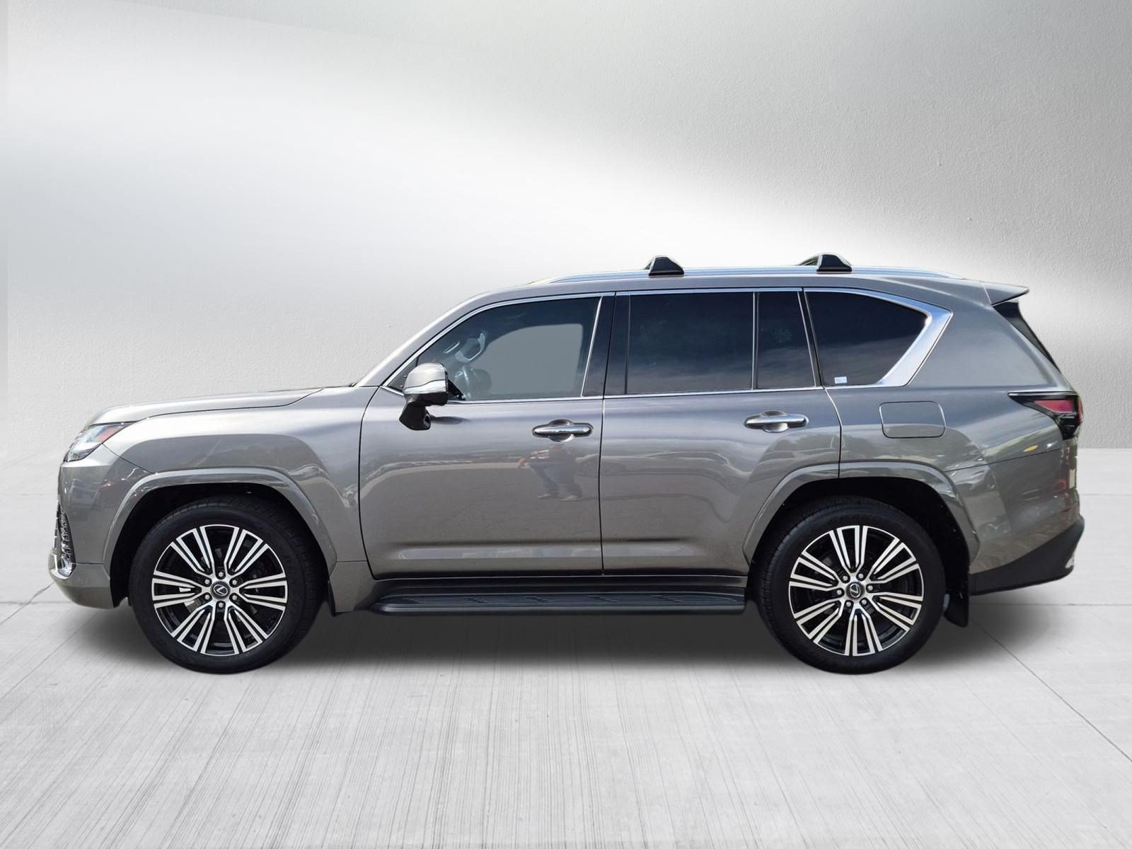 Used 2024 Lexus LX 600 4WD w/ Luxury Package image 3