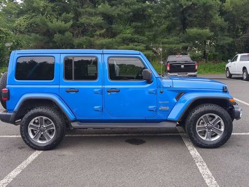 Used 2022 Jeep Wrangler Unlimited Sahara w/ LED Lighting Group AWD/4WD image 4