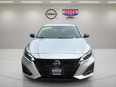 Used 2024 Nissan Altima 2.5 SV AWD/4WD image 6