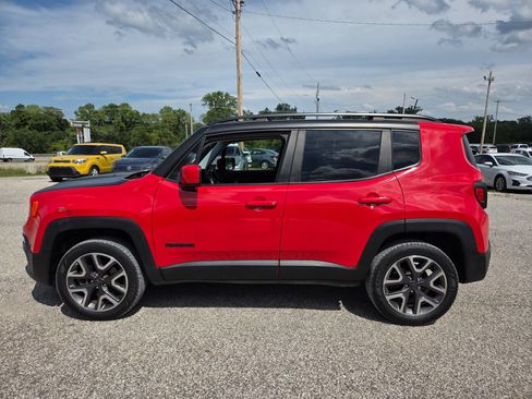 Used 2018 Jeep Renegade Latitude w/ Cold Weather Group AWD/4WD image 1
