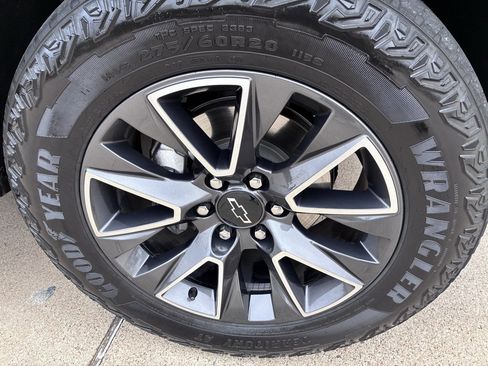 Certified 2024 Chevrolet Tahoe Z71 w/ Luxury Package image 3