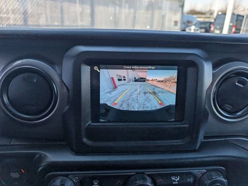 Used 2021 Jeep Gladiator Sport image 24