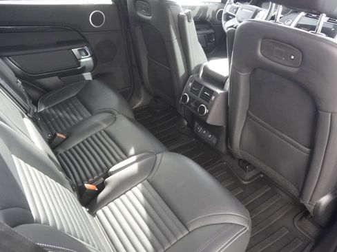 Used 2025 Land Rover Discovery S image 26