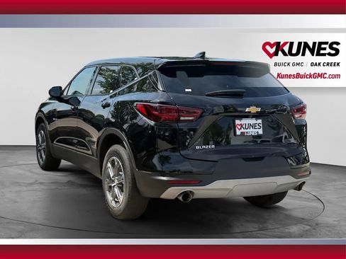 Used 2025 Chevrolet Blazer LT FWD image 8