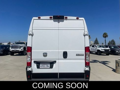 Used 2025 RAM ProMaster 2500 w/ Convenience Group FWD image 3