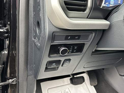 Used 2024 Ford Expedition XLT image 15