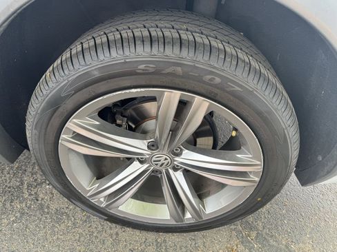 Used 2019 Volkswagen Tiguan SE AWD/4WD image 11