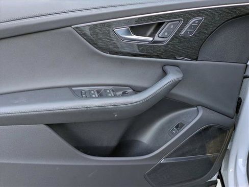 Used 2023 Audi Q8 Prestige image 14