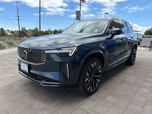 New 2026 Volvo XC90 T8 Plus w/ Protection Package Premier AWD/4WD image 4