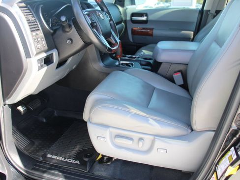 Used 2020 Toyota Sequoia Platinum AWD/4WD image 12