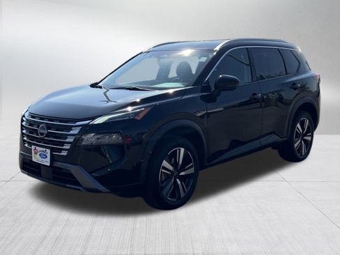 Used 2024 Nissan Rogue SL image 3