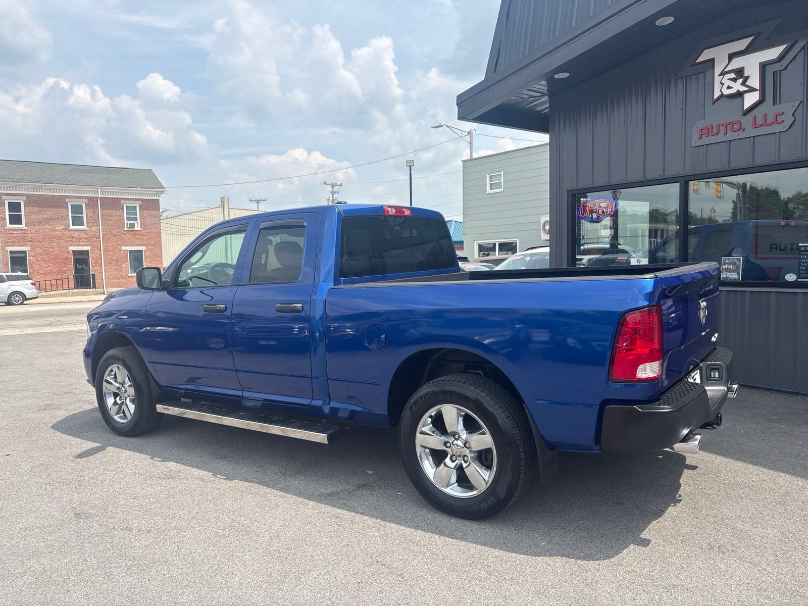 Used 2019 RAM 1500 Express w/ Express Value Package AWD/4WD image 2