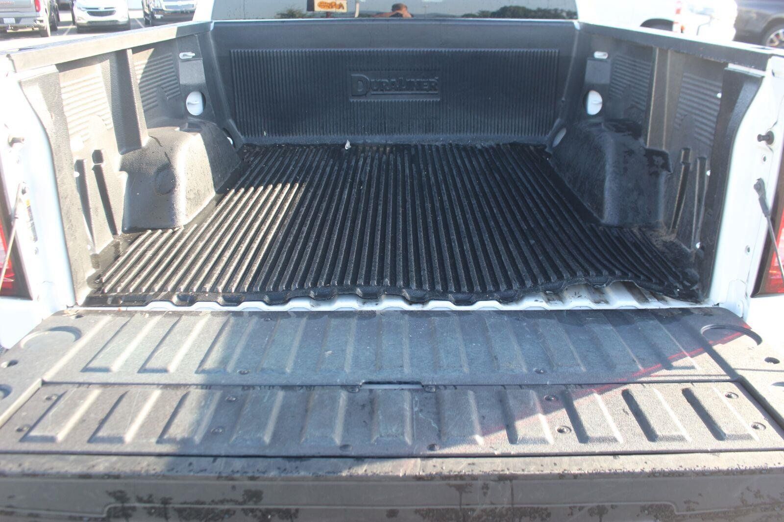Used 2025 GMC Sierra 1500 SLT AWD/4WD image 13