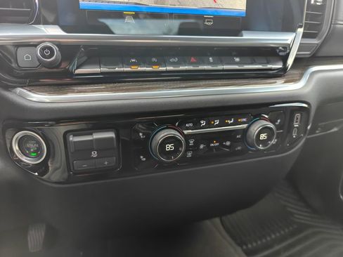 Used 2025 Chevrolet Silverado 1500 LT AWD/4WD image 18