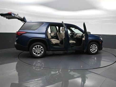 Used 2022 Chevrolet Traverse LS FWD image 31