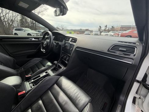Used 2018 Volkswagen Golf R 4-Door image 30