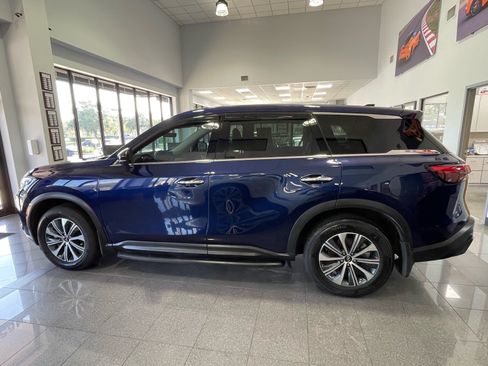 Used 2025 INFINITI QX60 Pure w/ Cargo Package FWD image 2