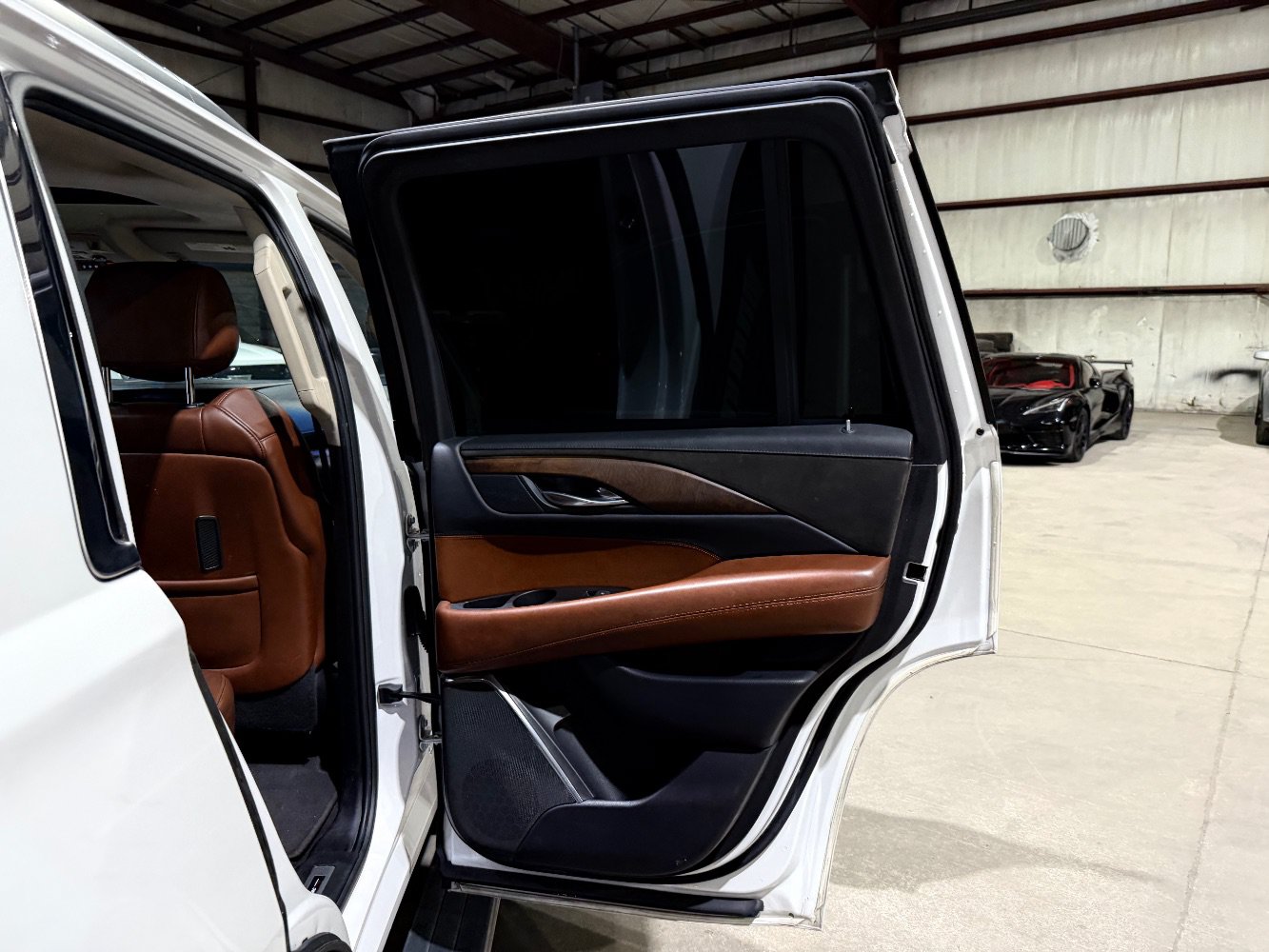 Used 2017 Cadillac Escalade Premium Luxury RWD image 20