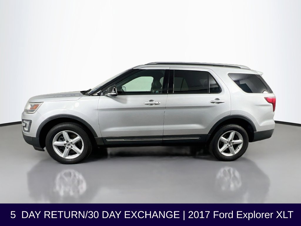 Used 2017 Ford Explorer XLT w/ Equipment Group 202A AWD/4WD image 5