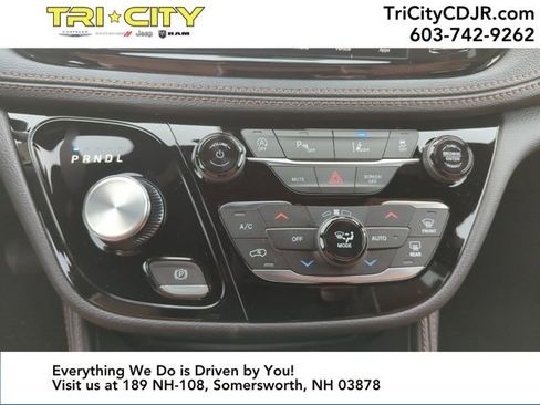 New 2026 Chrysler Pacifica Pinnacle image 17