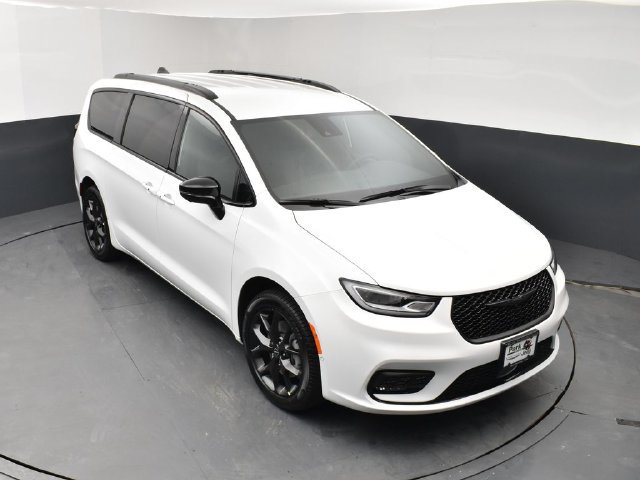 New 2026 Chrysler Pacifica Select w/ S Appearance Package AWD/4WD image 13