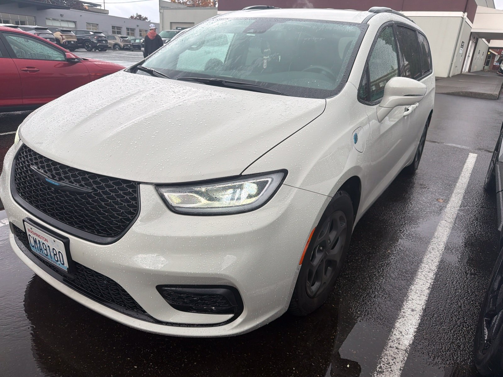 Used 2021 Chrysler Pacifica Limited w/ Uconnect Theater Family Group FWD image 1