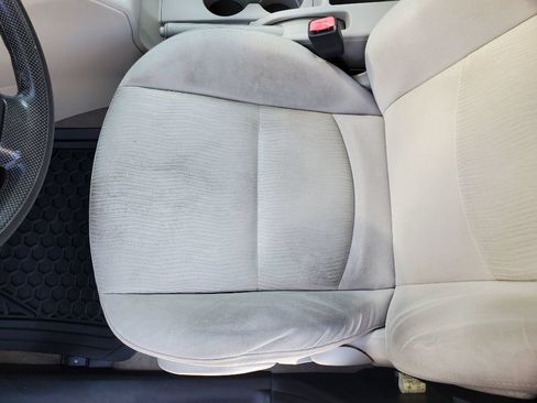 Used 2010 MAZDA MAZDA5 Sport FWD image 17