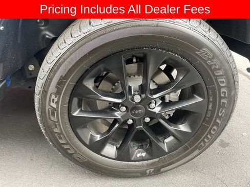 Used 2022 Jeep Wrangler Unlimited Sahara AWD/4WD image 5