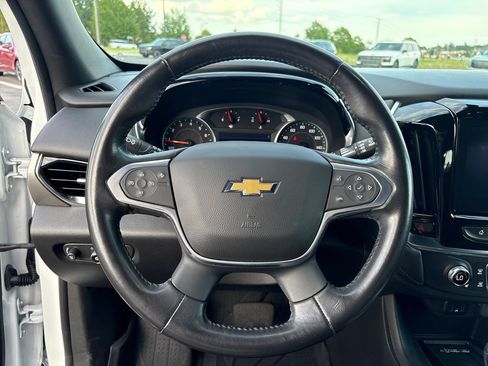 Used 2022 Chevrolet Traverse LT FWD image 13