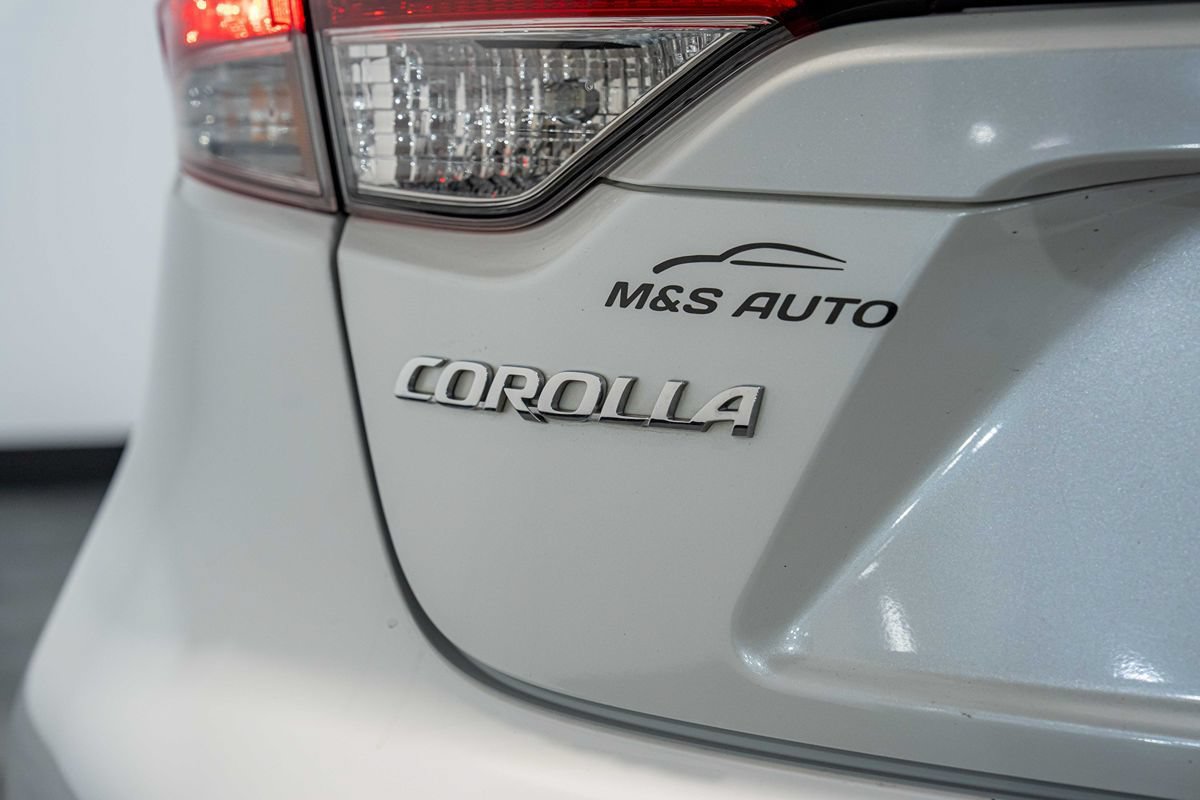 Used 2022 Toyota Corolla LE w/ LE Convenience Package FWD image 4