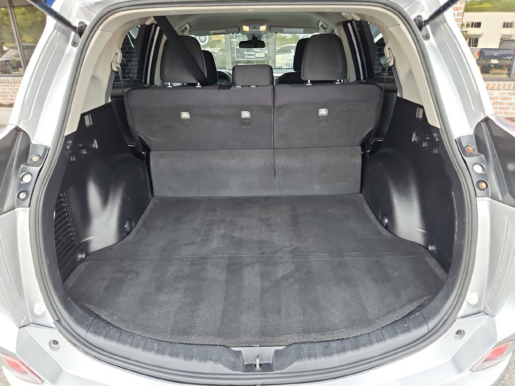 Used 2017 Toyota RAV4 LE FWD image 27