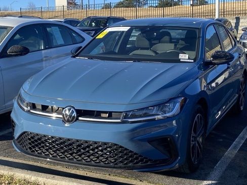 Certified 2025 Volkswagen Jetta Sport image 2