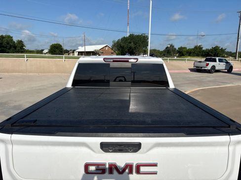 Used 2022 GMC Sierra 1500 AT4 w/ AT4 Preferred Package AWD/4WD image 9