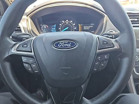 Used 2018 Ford Fusion SE w/ Fusion SE Technology Package image 12