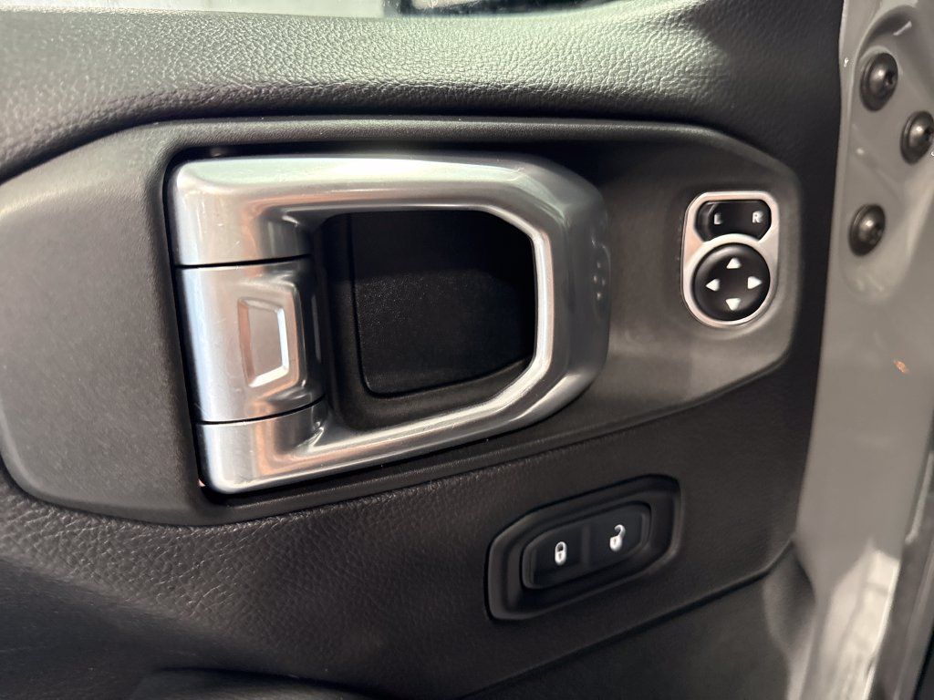 Used 2020 Jeep Gladiator Rubicon AWD/4WD image 32