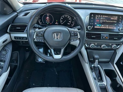 Used 2018 Honda Accord Touring image 17