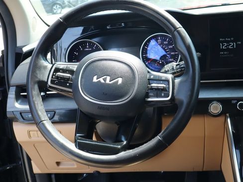 Used 2024 Kia Carnival EX FWD image 27