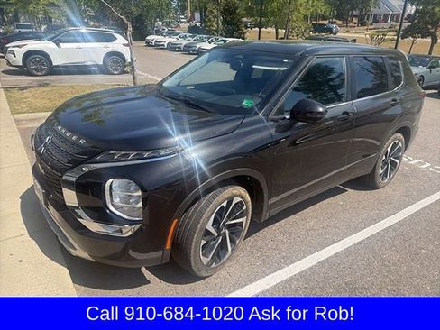 Used 2024 Mitsubishi Outlander SE image 1