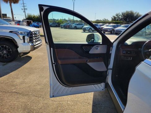 Used 2022 Lincoln Aviator Reserve w/ Equipment Group 201A image 13