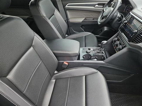 Used 2022 Volkswagen Atlas Cross Sport SEL R-Line image 11