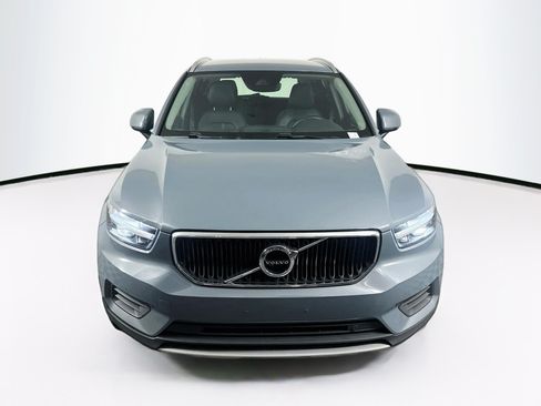 Used 2020 Volvo XC40 T4 Momentum FWD image 2