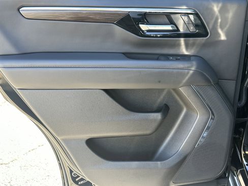 Used 2025 Chevrolet Tahoe LT image 22