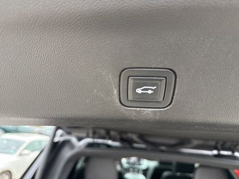 Used 2021 Chevrolet Tahoe Premier w/ Premium Package image 25