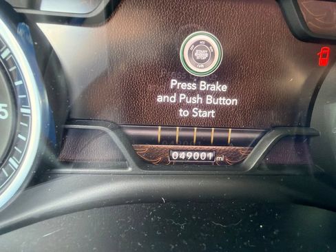 Used 2022 RAM 1500 Big Horn AWD/4WD image 3
