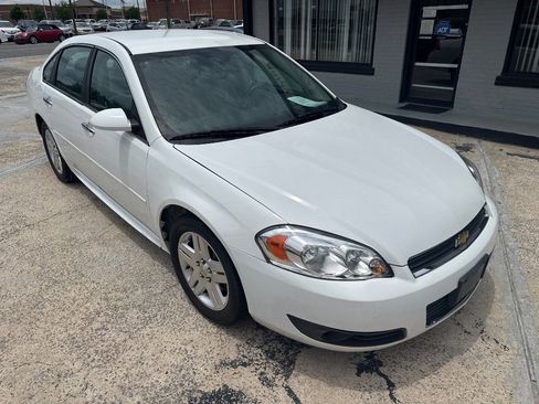 Used 2011 Chevrolet Impala LT FWD image 2
